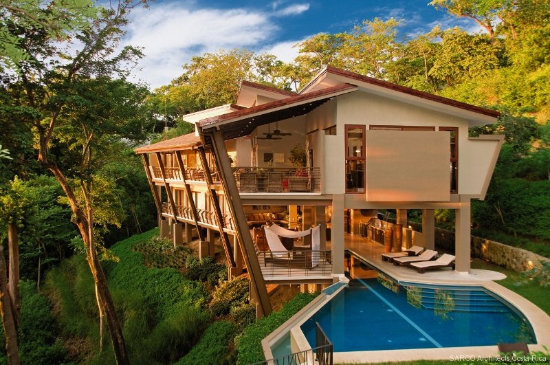 Sarco Architects Costa Rica is being awarded the Americas' Property Award for this magnificent design.